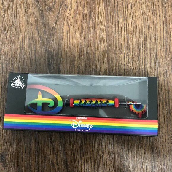 Mickey Mouse Collectible Key Rainbow Collection Disney Store  NEW SEALED - Picture 8 of 8
